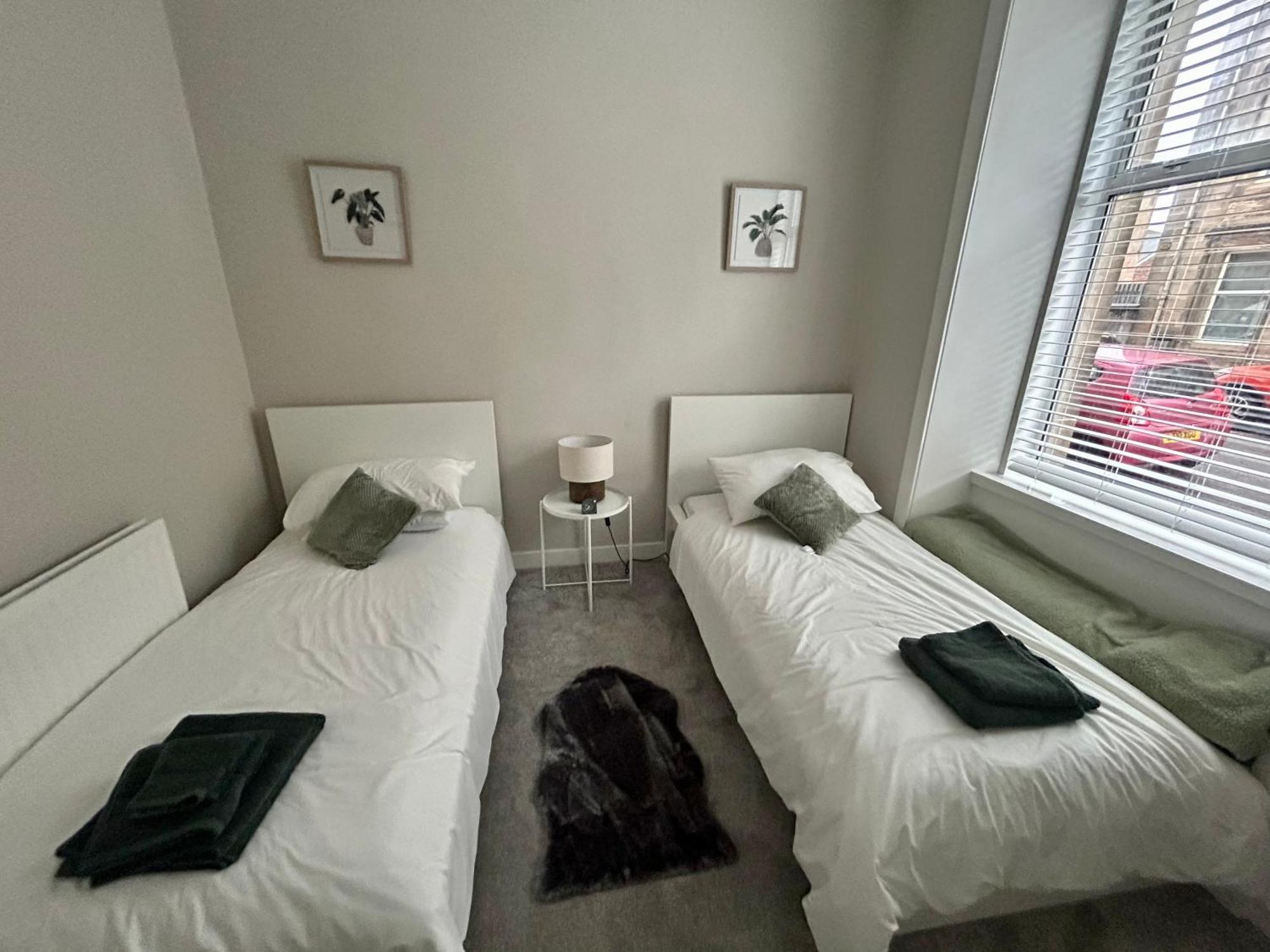 West Dunbartonshire Flat Lägenhet Dumbarton Exteriör bild